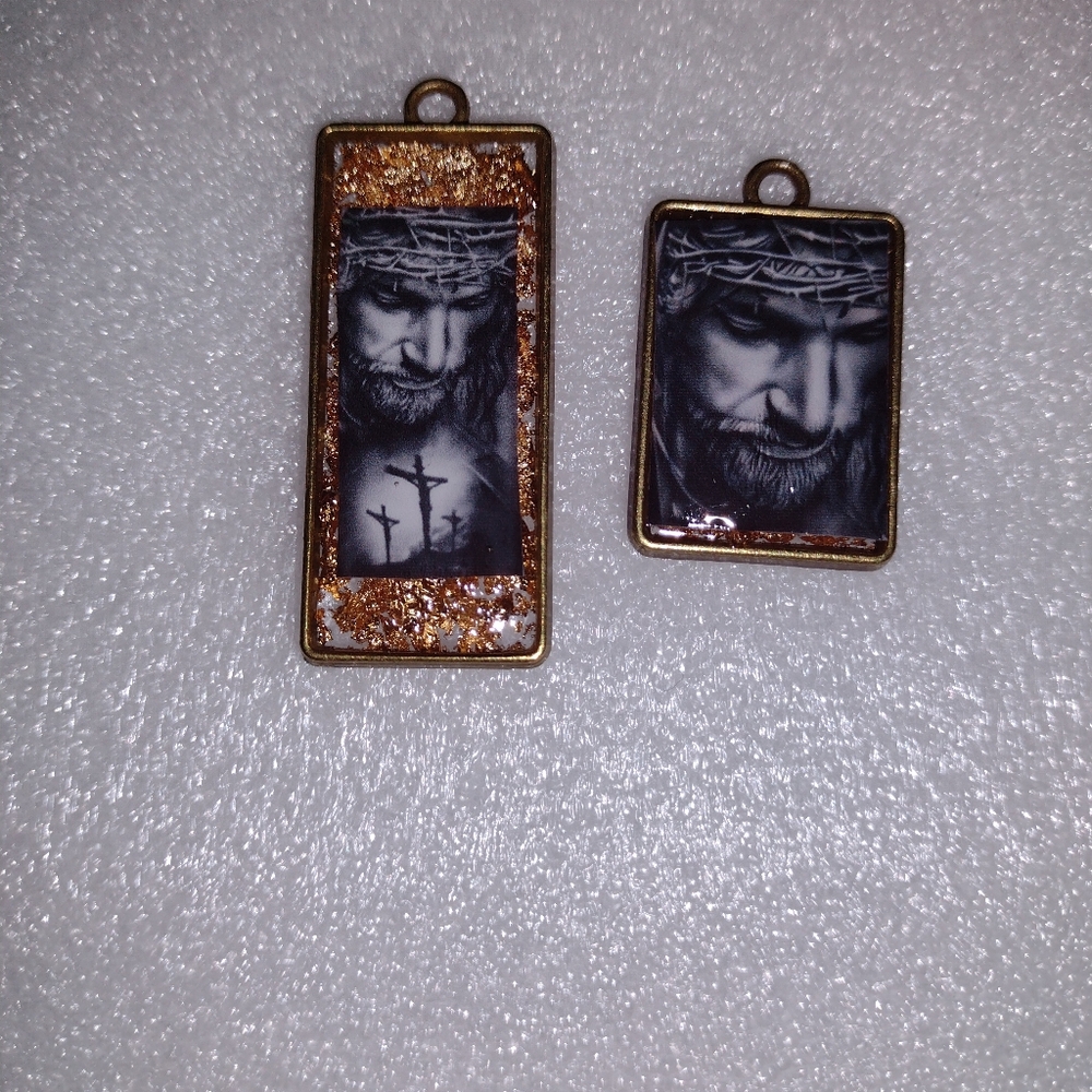 (RESERVED) Jesus Handmade Pendant With Gold Leaf - Picture 2 of 8